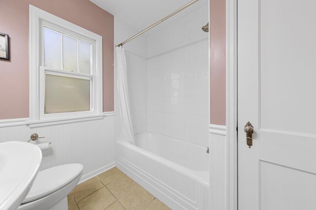 830 Mcknight Road N, Maplewood, MN 55119