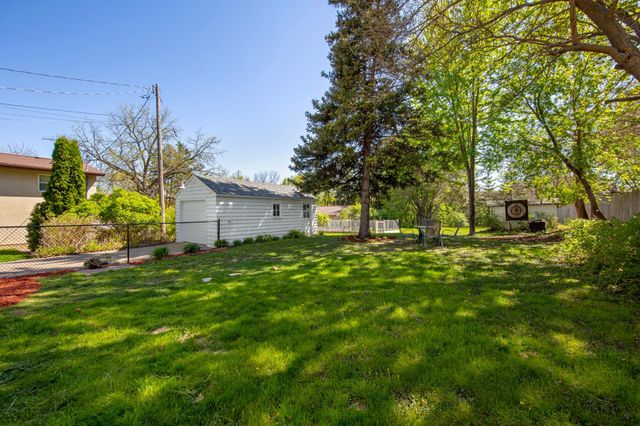 830 Mcknight Road N, Maplewood, MN 55119