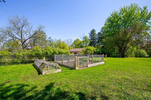 830 Mcknight Road N, Maplewood, MN 55119