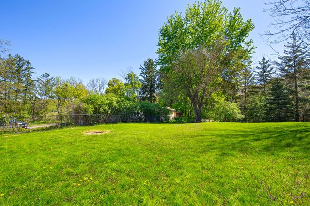 830 Mcknight Road N, Maplewood, MN 55119