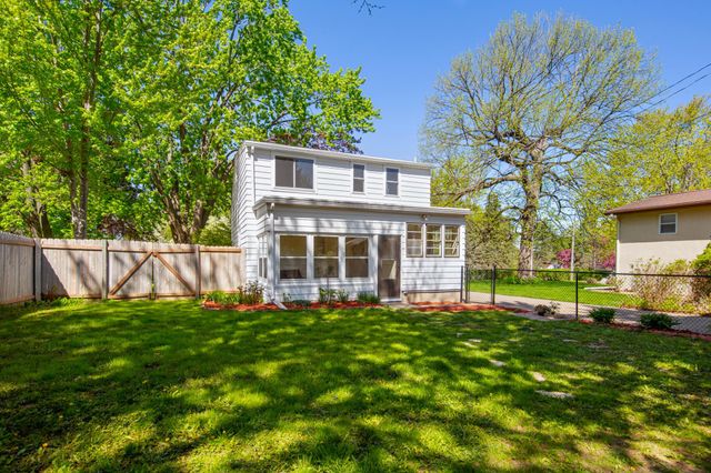 830 Mcknight Road N, Maplewood, MN 55119