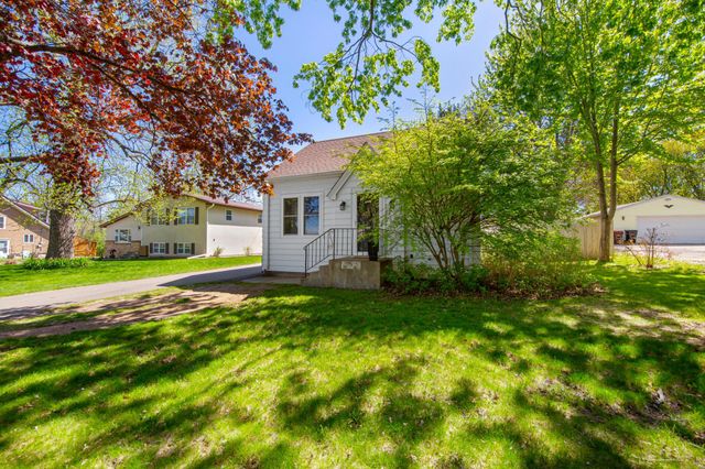 830 Mcknight Road N, Maplewood, MN 55119