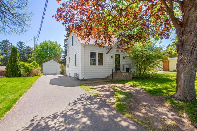 830 Mcknight Road N, Maplewood, MN 55119