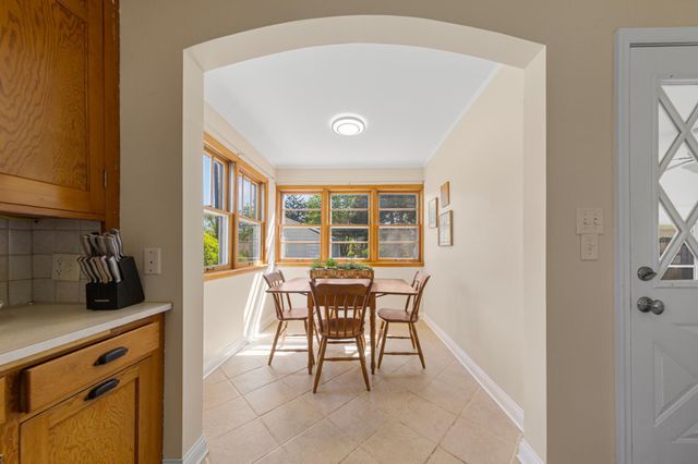 830 Mcknight Road N, Maplewood, MN 55119