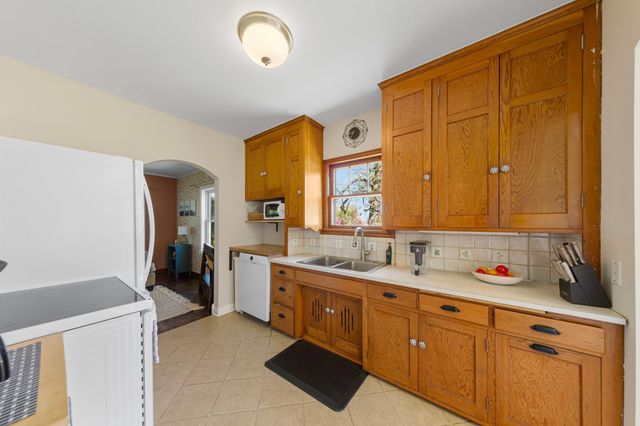 830 Mcknight Road N, Maplewood, MN 55119