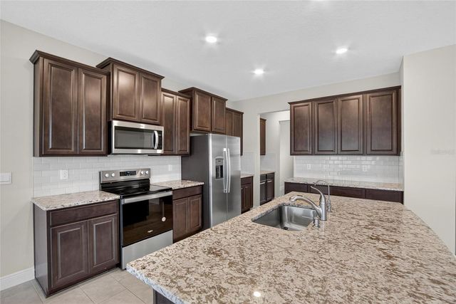 2546 WARREN ACRES BOULEVARD, Wesley Chapel, FL 33543