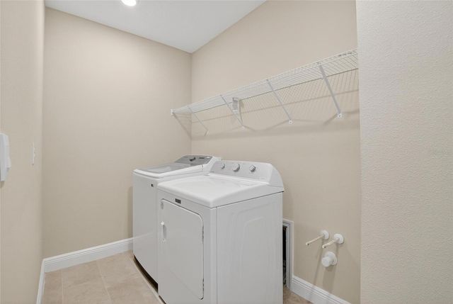2546 WARREN ACRES BOULEVARD, Wesley Chapel, FL 33543