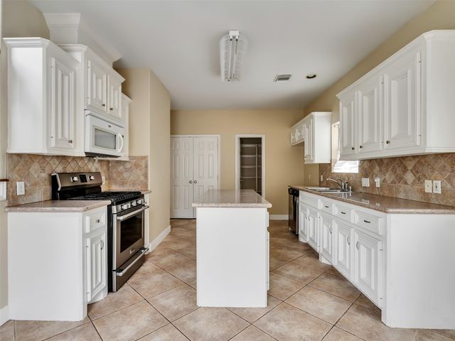 1803 Ripple Creek Drive, Rosenberg, TX 77471