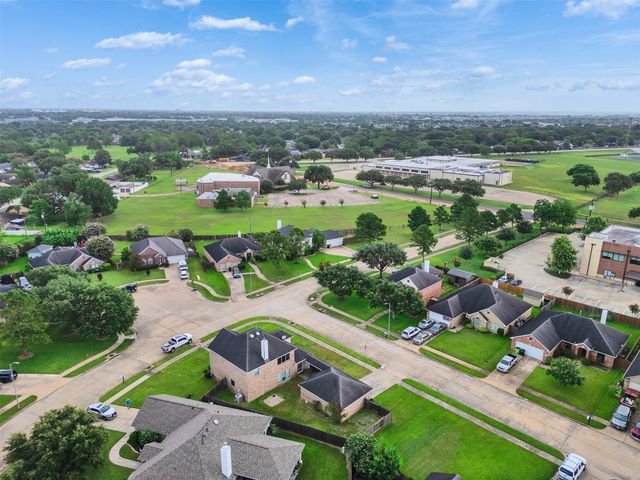 1803 Ripple Creek Drive, Rosenberg, TX 77471