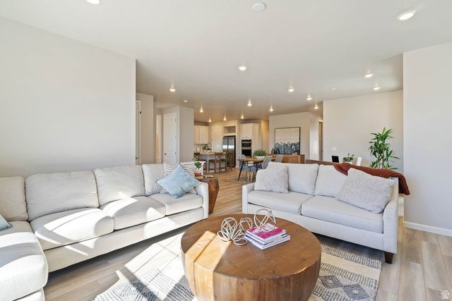 6178 W SPARROW VIEW DR, South Jordan, UT 84009
