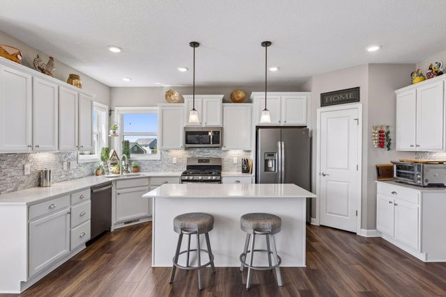 9789 Glacial Valley Bay, Woodbury, MN 55129