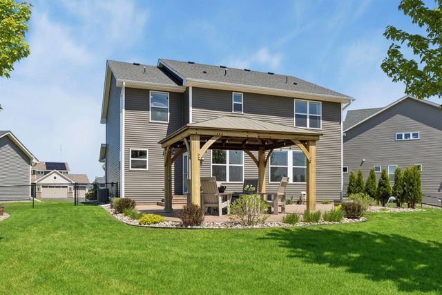 9789 Glacial Valley Bay, Woodbury, MN 55129