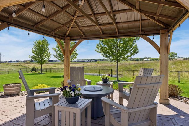 9789 Glacial Valley Bay, Woodbury, MN 55129