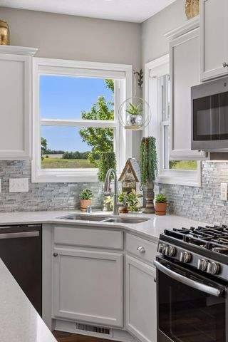 9789 Glacial Valley Bay, Woodbury, MN 55129