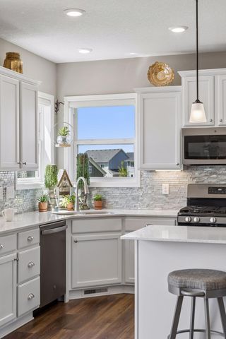 9789 Glacial Valley Bay, Woodbury, MN 55129