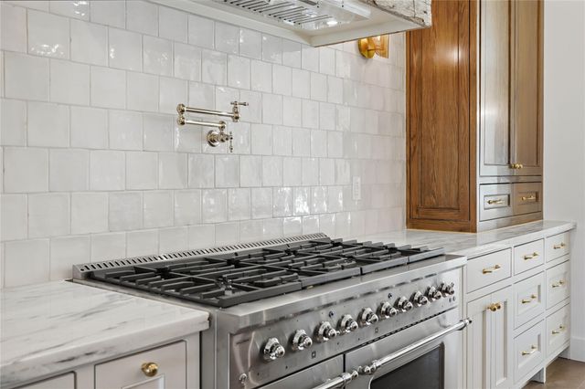 7002 Bowie Court, Montgomery, TX 77316