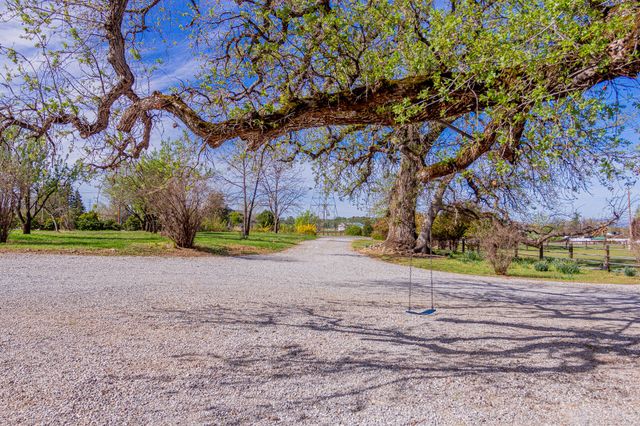 23848 Springwood Way, Millville, CA 96062