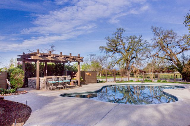 23848 Springwood Way, Millville, CA 96062