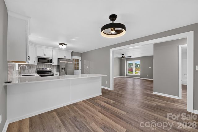 1326 Old Lenoir Road NW, Hickory, NC 28601