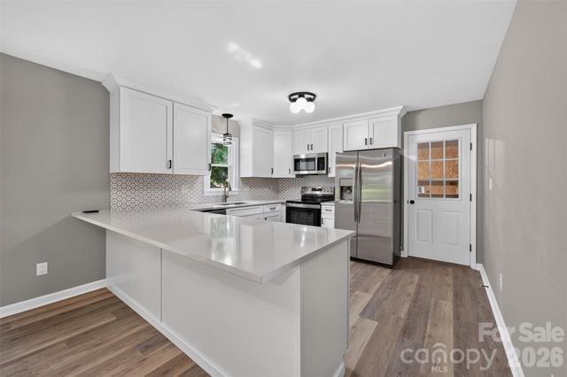 1326 Old Lenoir Road NW, Hickory, NC 28601