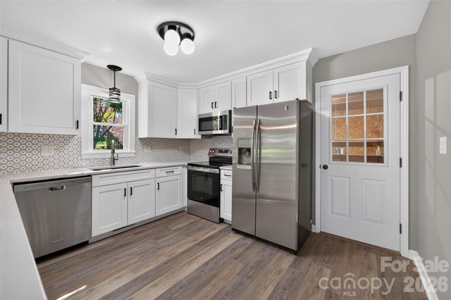 1326 Old Lenoir Road NW, Hickory, NC 28601