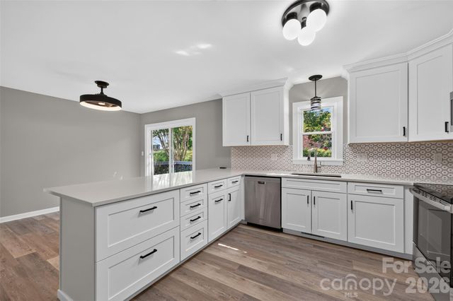 1326 Old Lenoir Road NW, Hickory, NC 28601