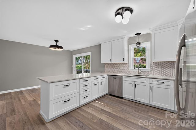 1326 Old Lenoir Road NW, Hickory, NC 28601