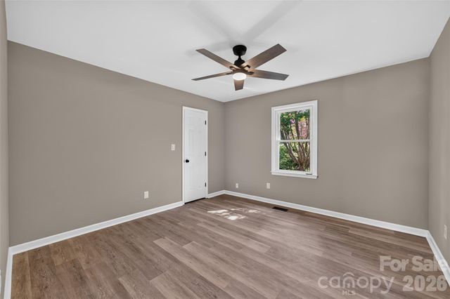 1326 Old Lenoir Road NW, Hickory, NC 28601