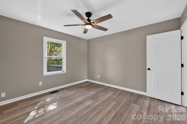 1326 Old Lenoir Road NW, Hickory, NC 28601