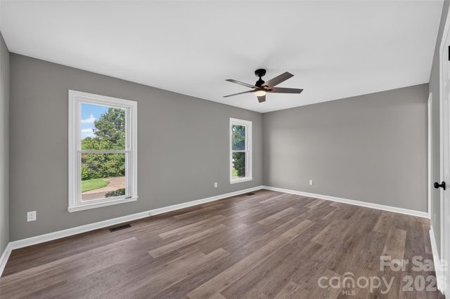 1326 Old Lenoir Road NW, Hickory, NC 28601
