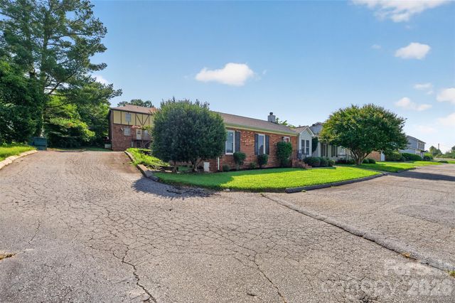 1326 Old Lenoir Road NW, Hickory, NC 28601