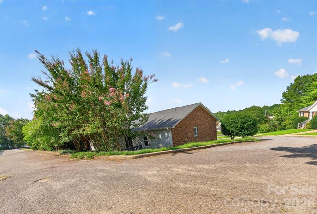 1326 Old Lenoir Road NW, Hickory, NC 28601