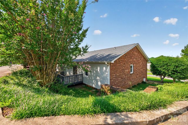 1326 Old Lenoir Road NW, Hickory, NC 28601