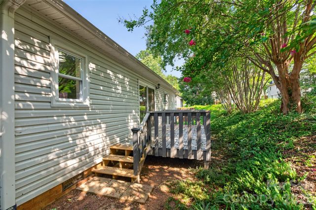 1326 Old Lenoir Road NW, Hickory, NC 28601
