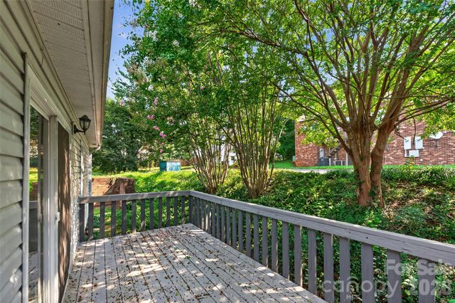 1326 Old Lenoir Road NW, Hickory, NC 28601