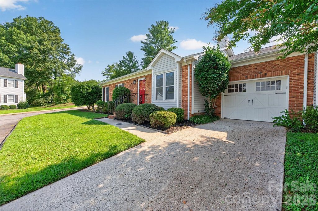 1326 Old Lenoir Road NW, Hickory, NC 28601