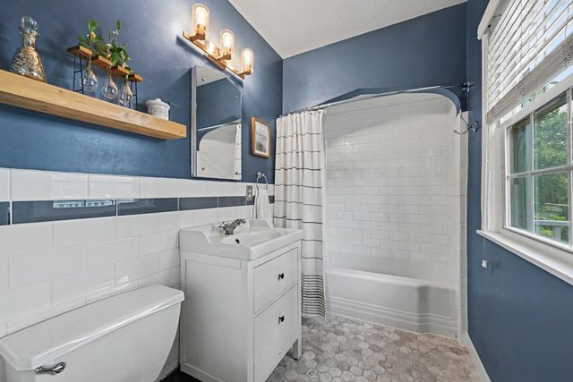 1820 Montreal Avenue, Saint Paul, MN 55116