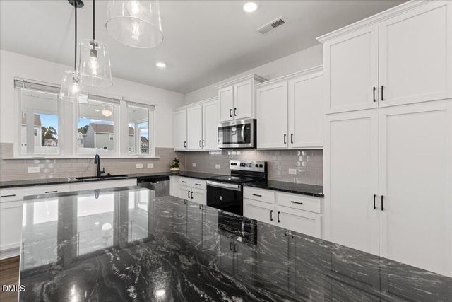 105 S Mule Way, Benson, NC 27504