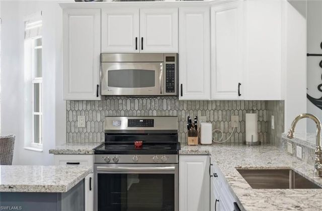 7842 Hawthorne DR # 1703, Naples, FL 34113