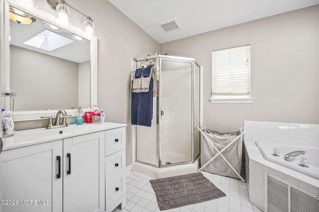 27 Diamond Lane, Howell, NJ 07731