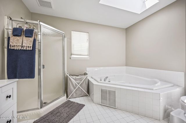 27 Diamond Lane, Howell, NJ 07731