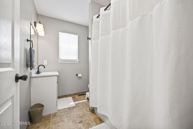 27 Diamond Lane, Howell, NJ 07731