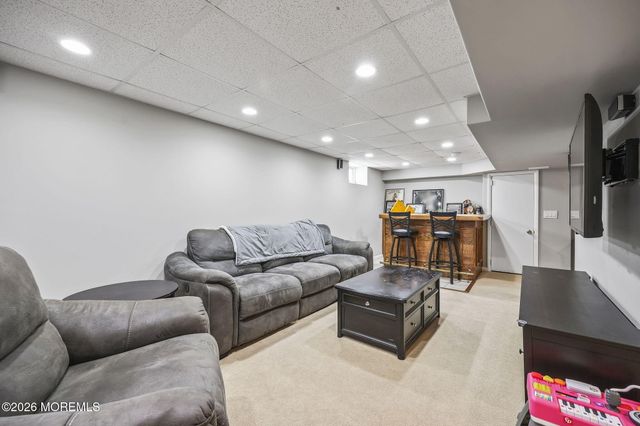 27 Diamond Lane, Howell, NJ 07731