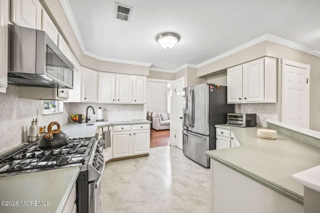 27 Diamond Lane, Howell, NJ 07731