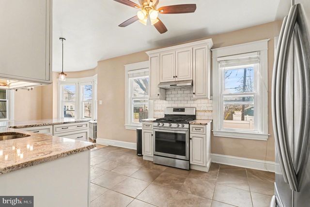 30 W AVON RD, Brookhaven, PA 19015