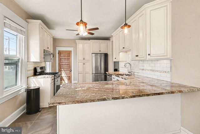 30 W AVON RD, Brookhaven, PA 19015