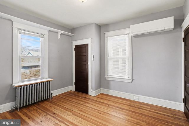 30 W AVON RD, Brookhaven, PA 19015