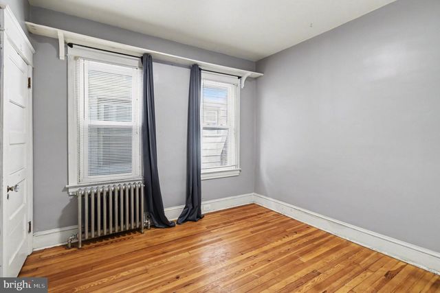 30 W AVON RD, Brookhaven, PA 19015