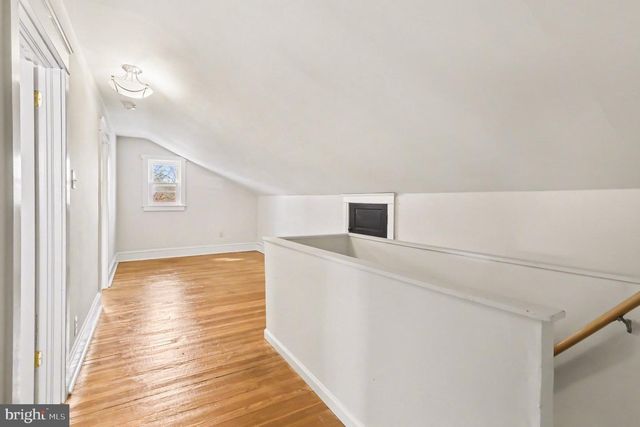 30 W AVON RD, Brookhaven, PA 19015