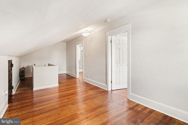 30 W AVON RD, Brookhaven, PA 19015